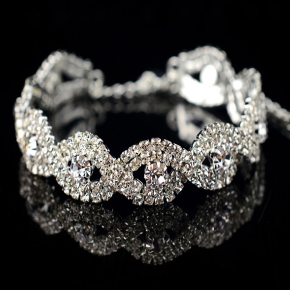 STUNNINGLY GORGEOUS silver crystal bracelet luxury